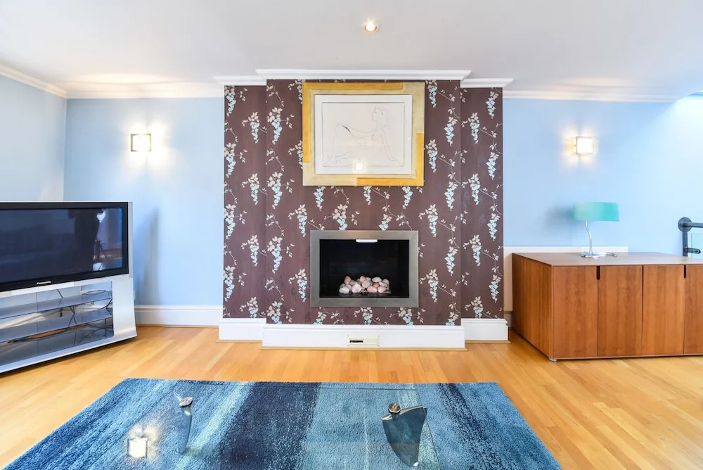 Spacious 3 Bedrooms House in Central London