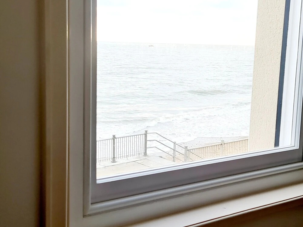 Off the Hook - Luxury Beach Apartment - Sleeps 4