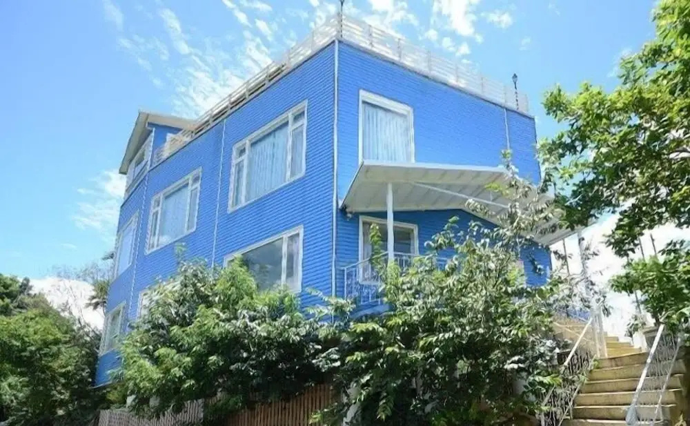 Warm House Hostel
