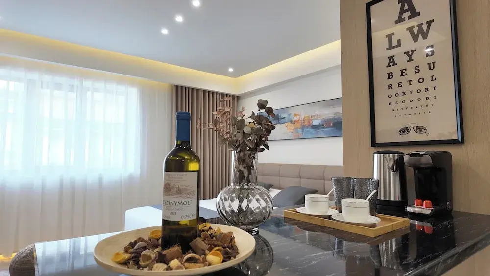 CCLUX Suites - Piraeus Port Hub & Express Check-in