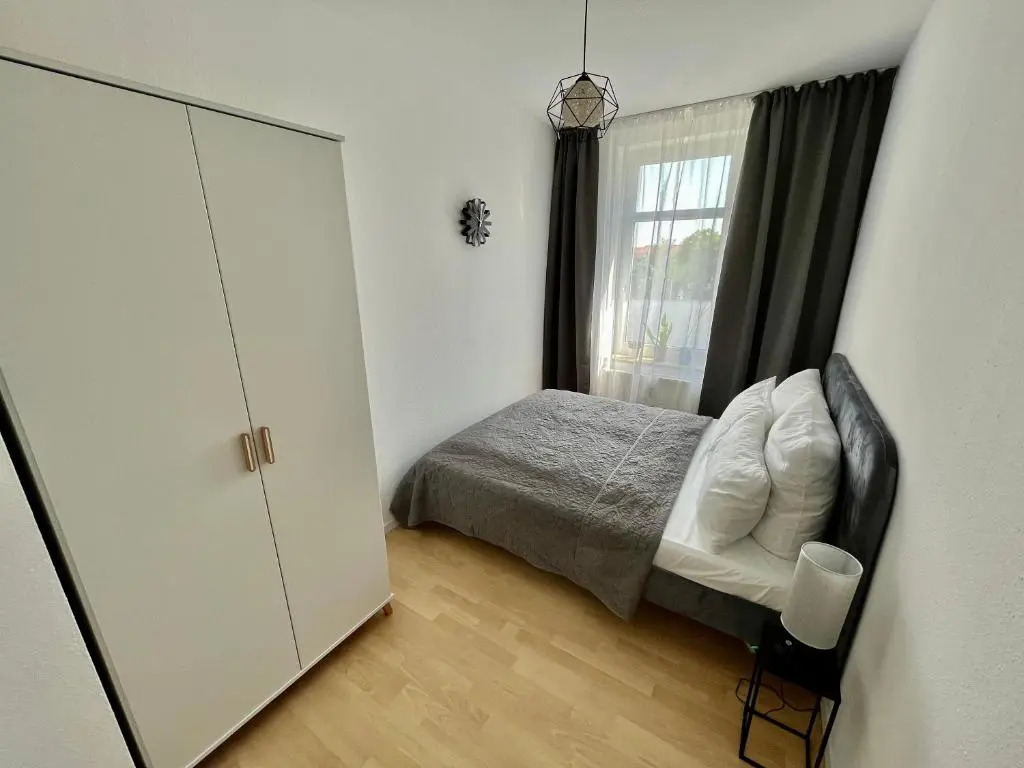 Purer Luxus mit 2 Schlafzimmern, Balkon und Privat-Parkplatz