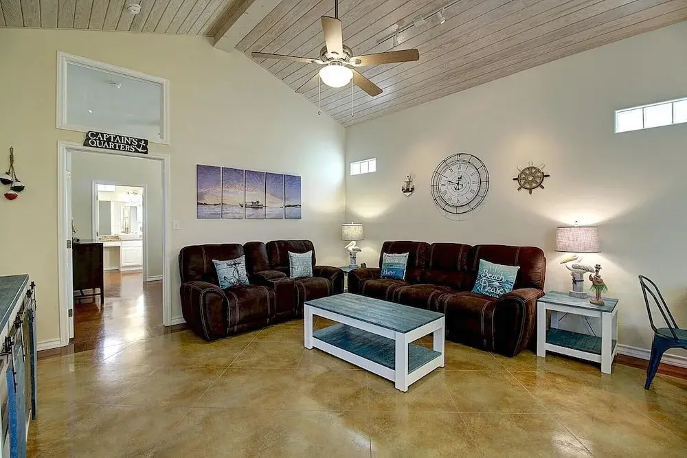 Blue Pelican 3 Bedroom Townhouse by Redawning