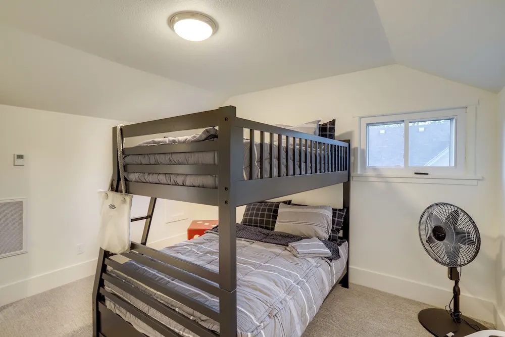 Indiana Vacation Rental - Walk to Syracuse Lake