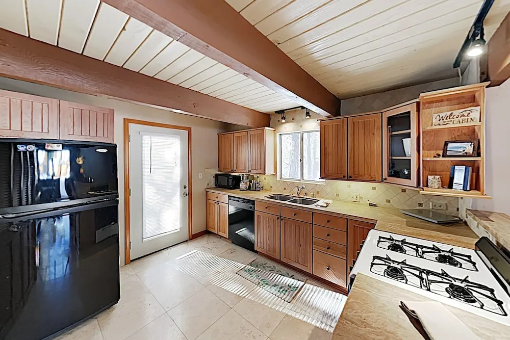 Cozy W/ Fireplace, Minutes To Skiing! 2 Bedroom Cabin