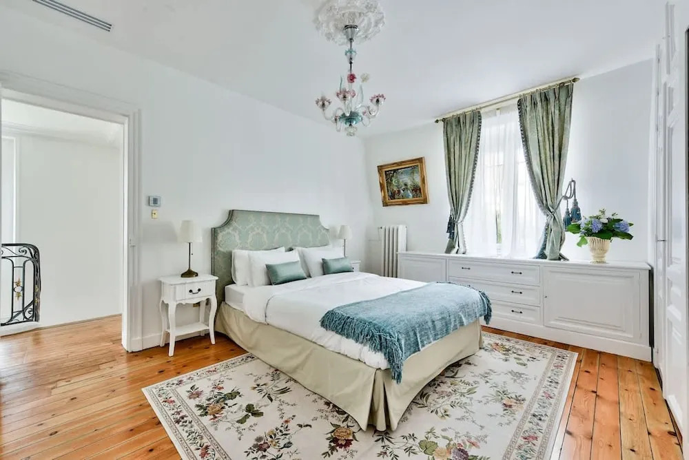 Noble Luxury Residence in the Heart of Paris