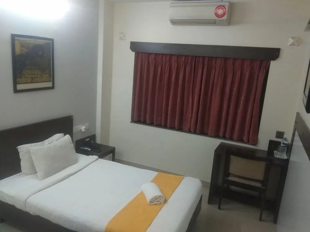 Jk Rooms 141 Peanut Nr Central Mall