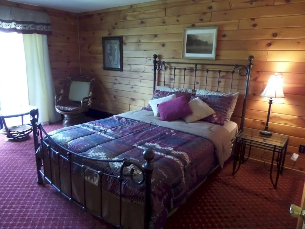 The Lodge At Harrisburg Lake