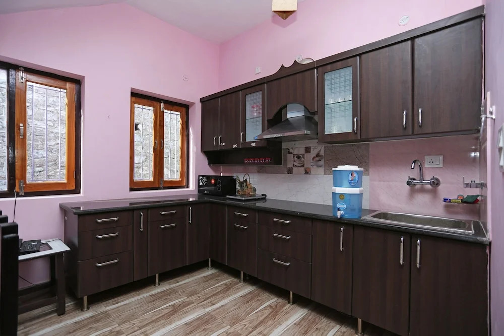 OYO 10946 Home 3BHK Lake View Rainbow Cottage Bhimtal