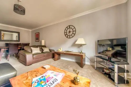Gorgeous 3 bd City Centre Apt With Parking