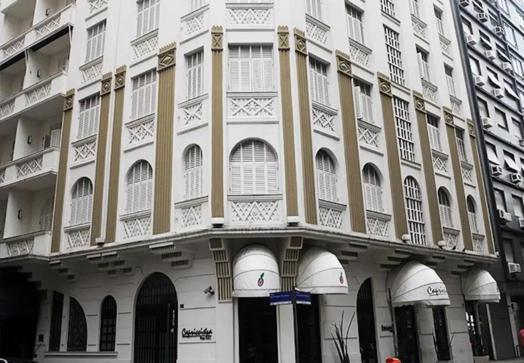 Apt Copacabana quadra da praia 804