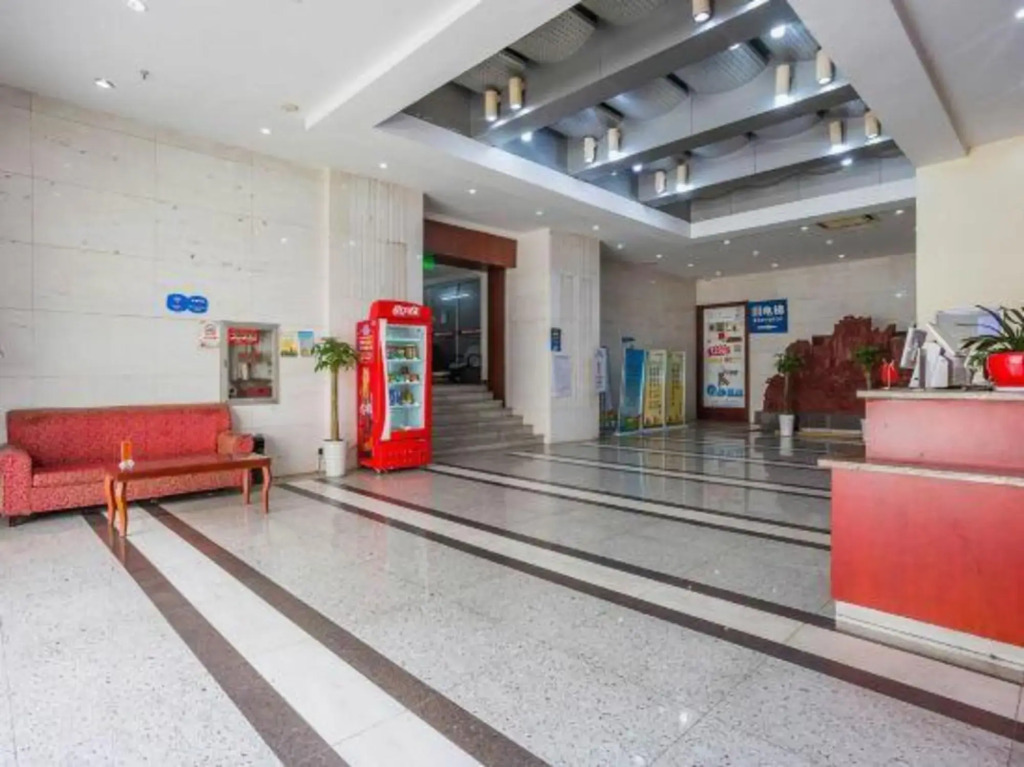 Pebble Motel (Kunshan Golden Eagle International Qianjin Middle Road)