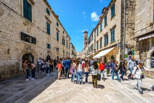 Stradun View En Suite Rooms & Studio