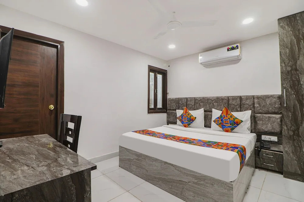 Oyo Townhouse 1126 Super 8