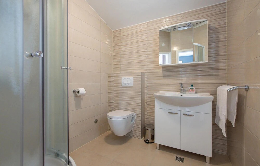 Nice Home in Podstrana With Wifi and 2 Bedrooms