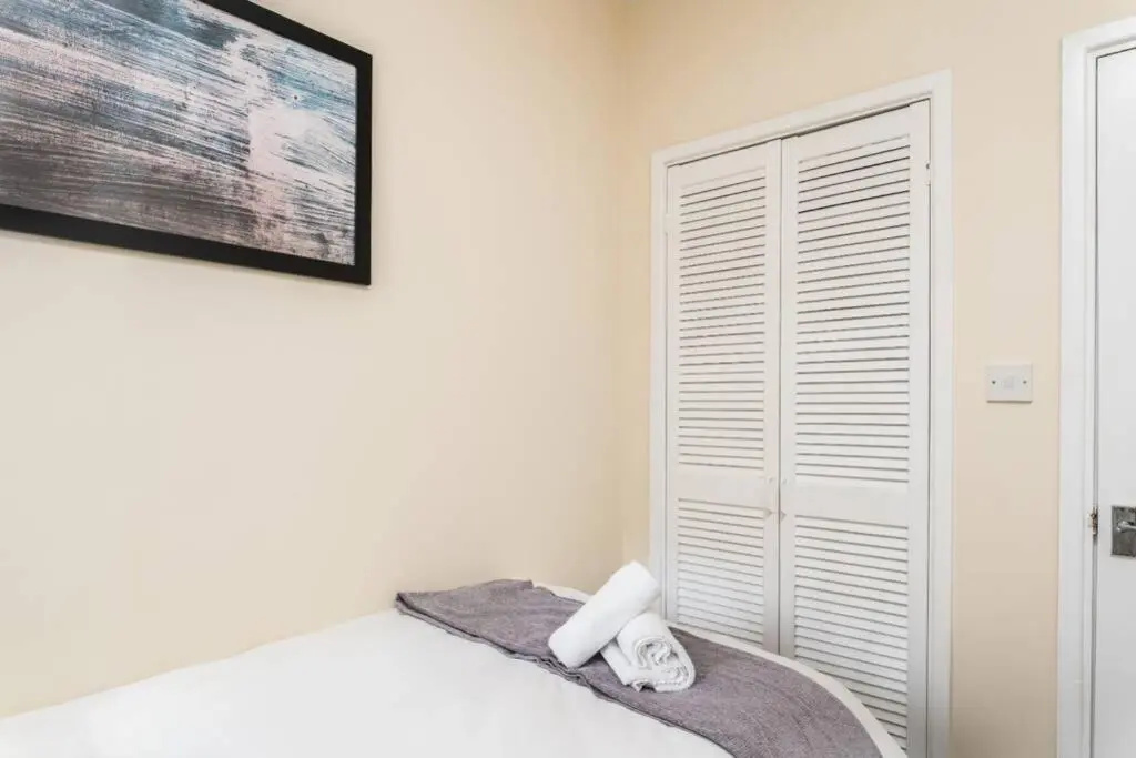 Cosy Stay Swansea - TV in every bedroom