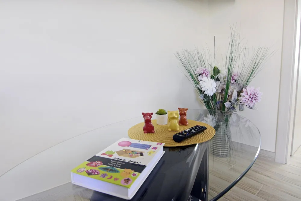 Upscale Fully Equipped Apartment