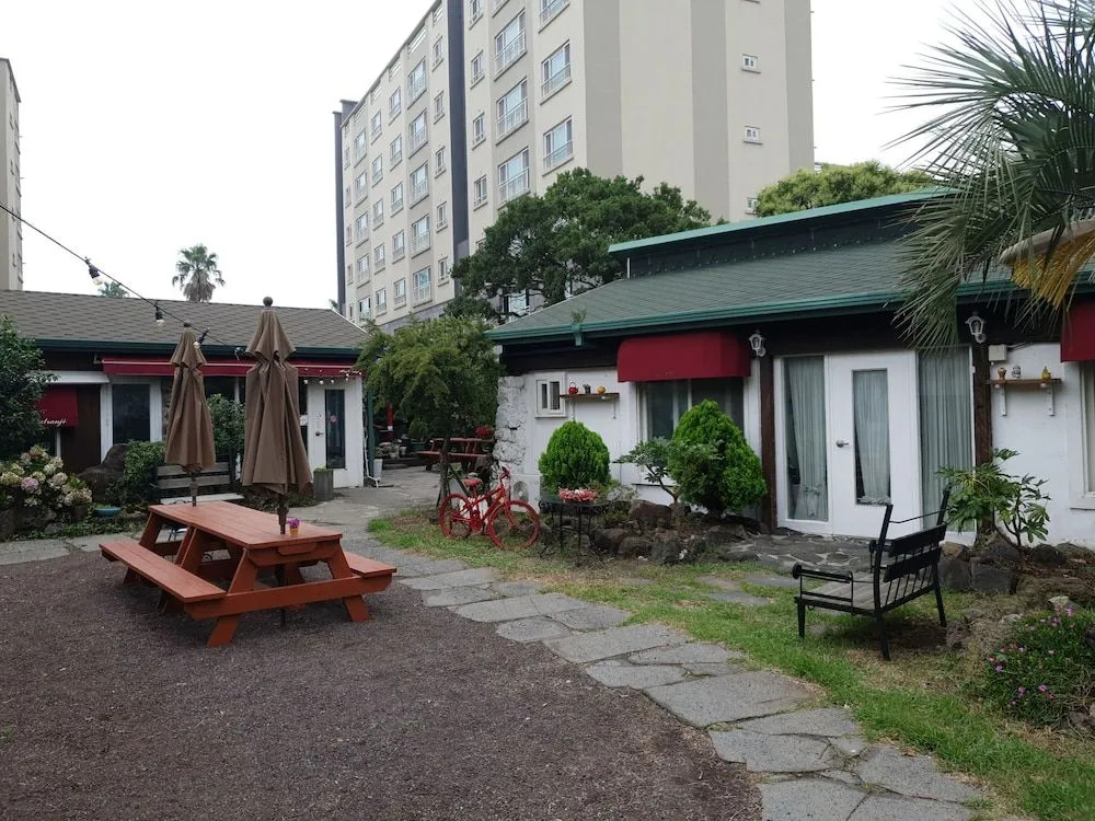 Guesthouse Party-Free Pub - Hostel