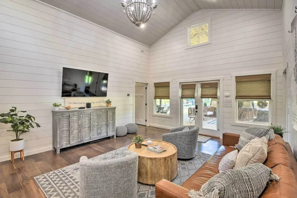Blue Ridge Cottage: Modern Solace in the Mountains