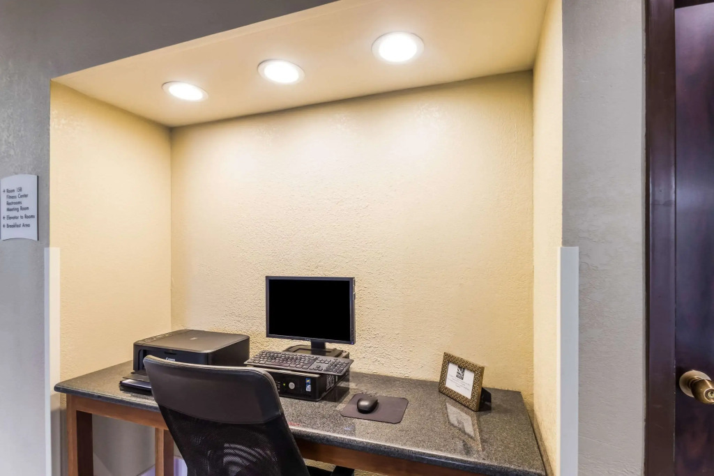 Quality Suites Milwaukee Airport