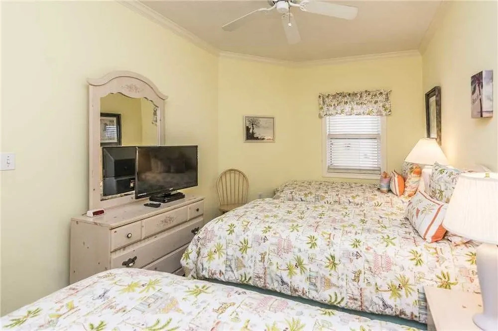 The Enclave 907 - 3 Br condo by RedAwning