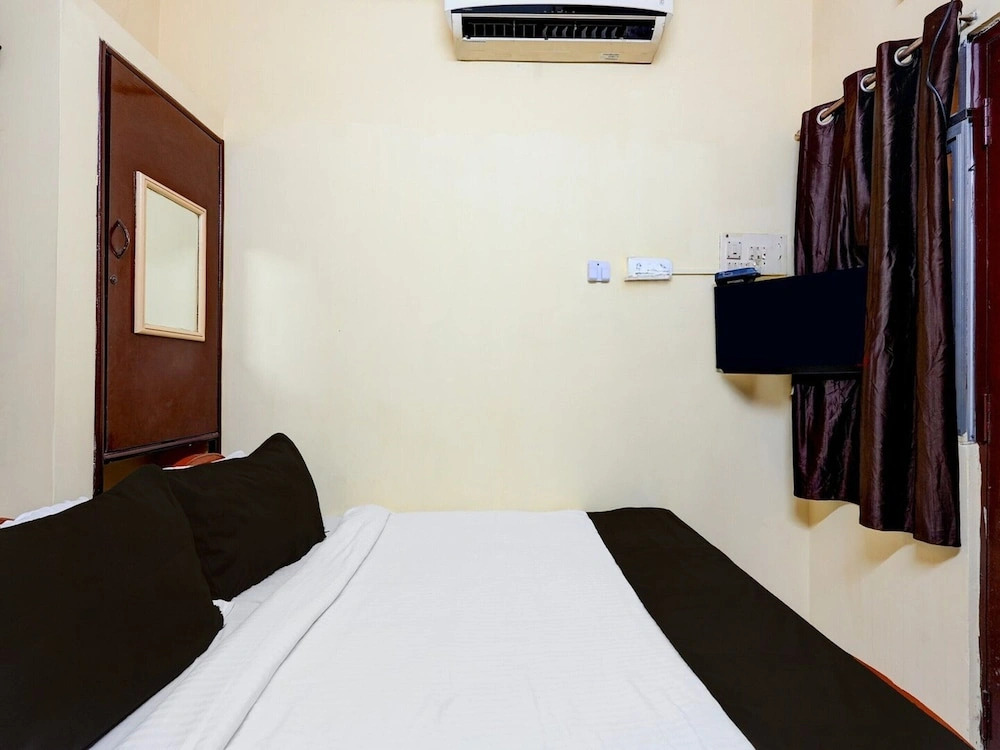 Deluxenimalan Residency