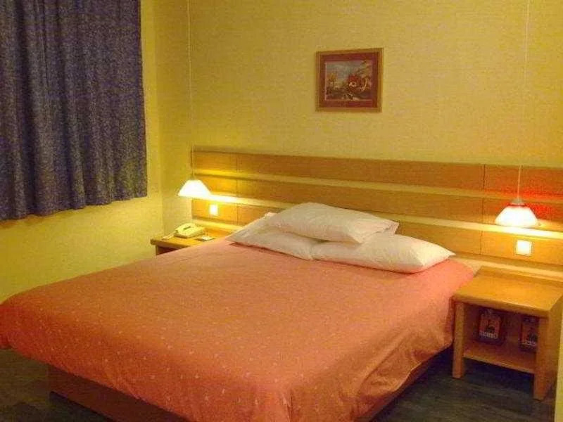Home Inn (Guangzhou Guangdong University of Foreign Studies Baiyun Avenue)