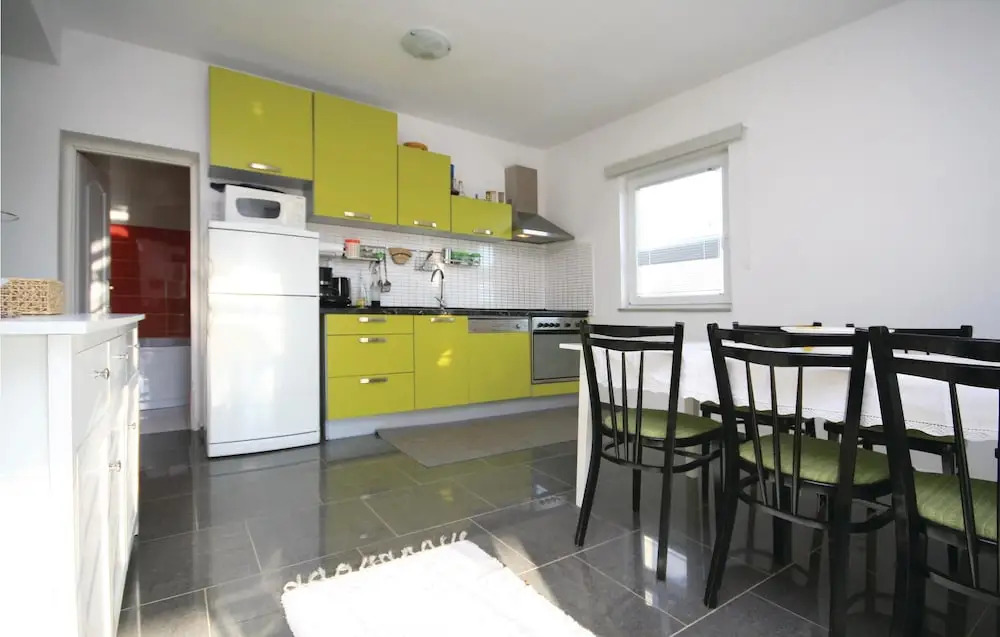 Awesome Home in Drinovci With Wifi and 5 Bedrooms