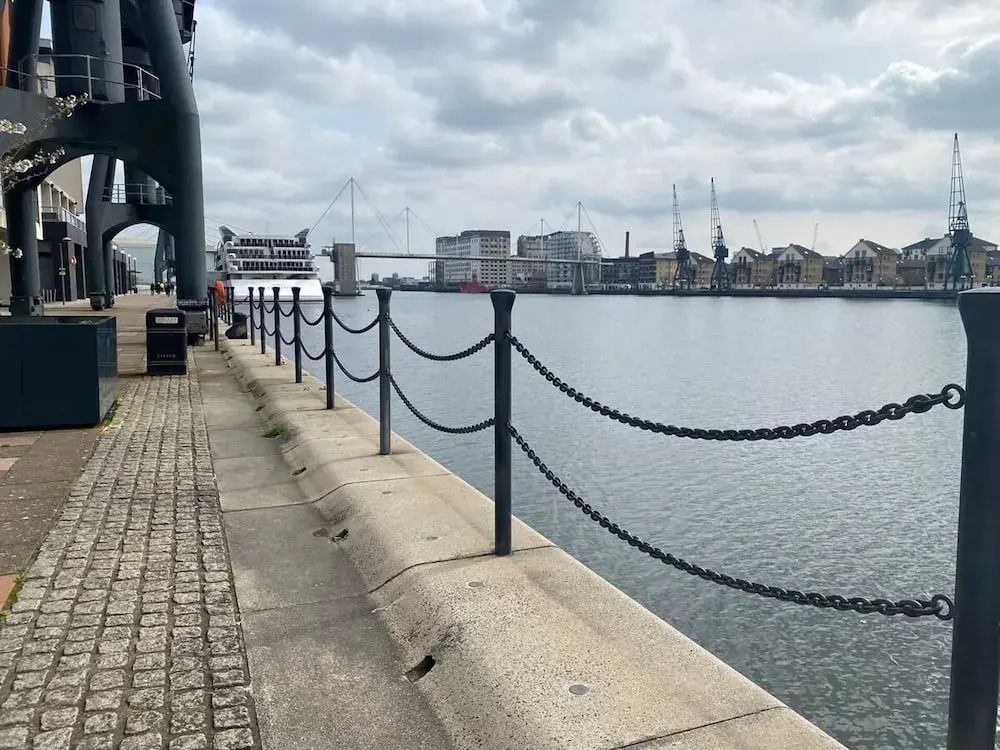 Royal Docks Luxury 3 Bedroom Apartment