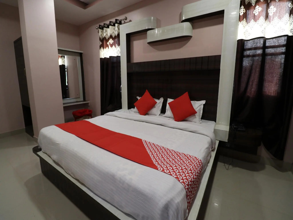 OYO 38202 Om Kripa Residency