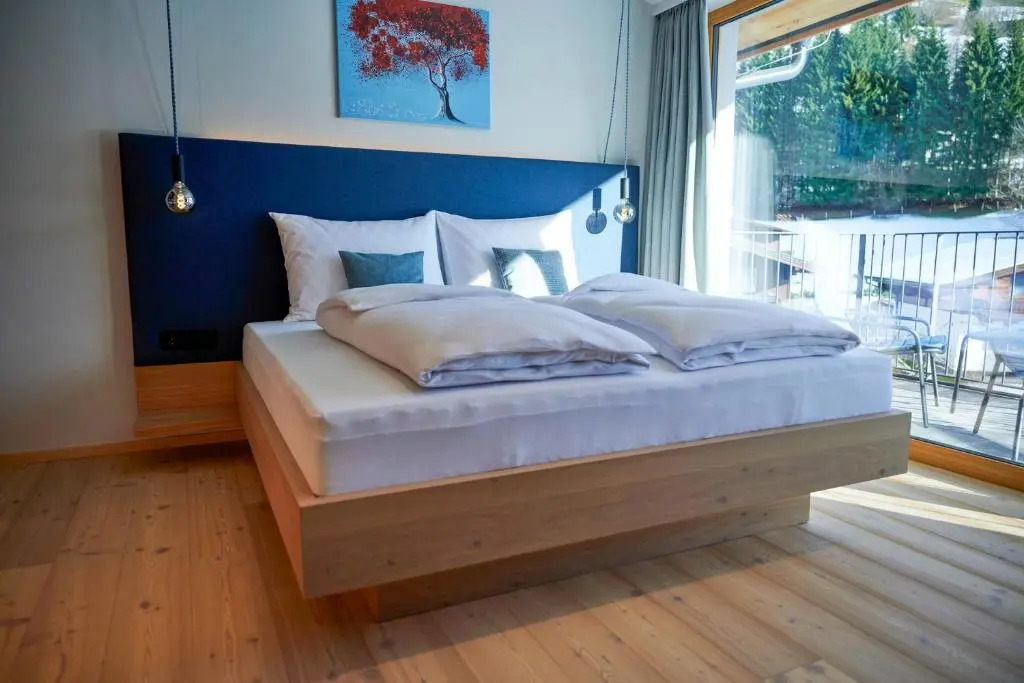Wellness und Brunch Hotel MorgenZeit beheizter Naturteich Genuss Frühstück bis 13 Uhr Hochkönig Sommercard