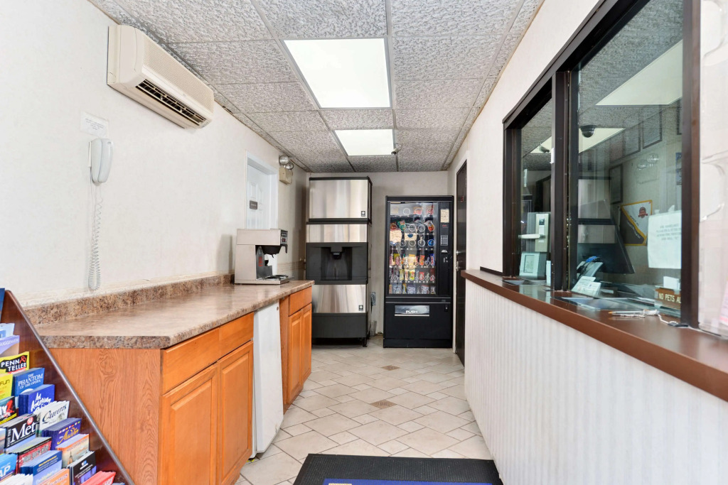 Americas Best Value Inn - Port Jefferson Station - Long Island -New York - 11776
