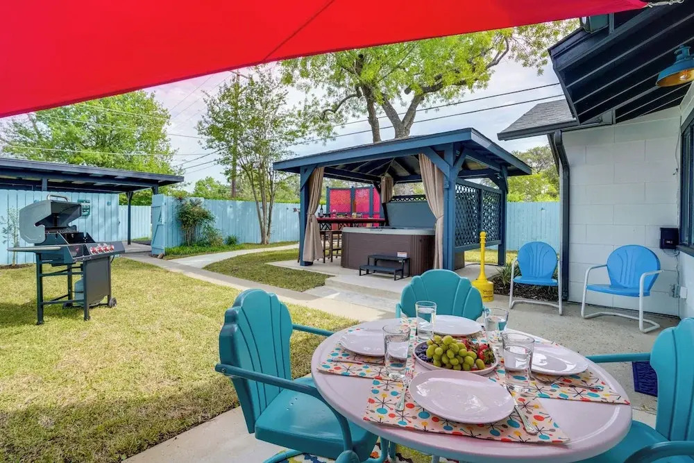 San Antonio Retreat w/ Private Hot Tub & Gas Grill