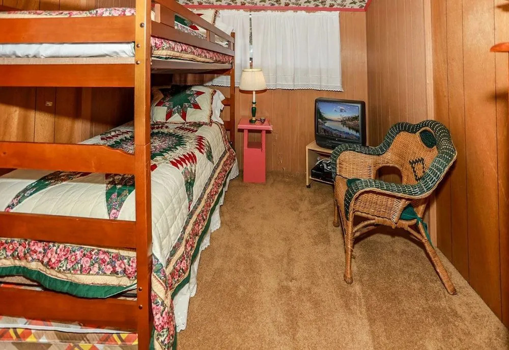 The Petite Cabin