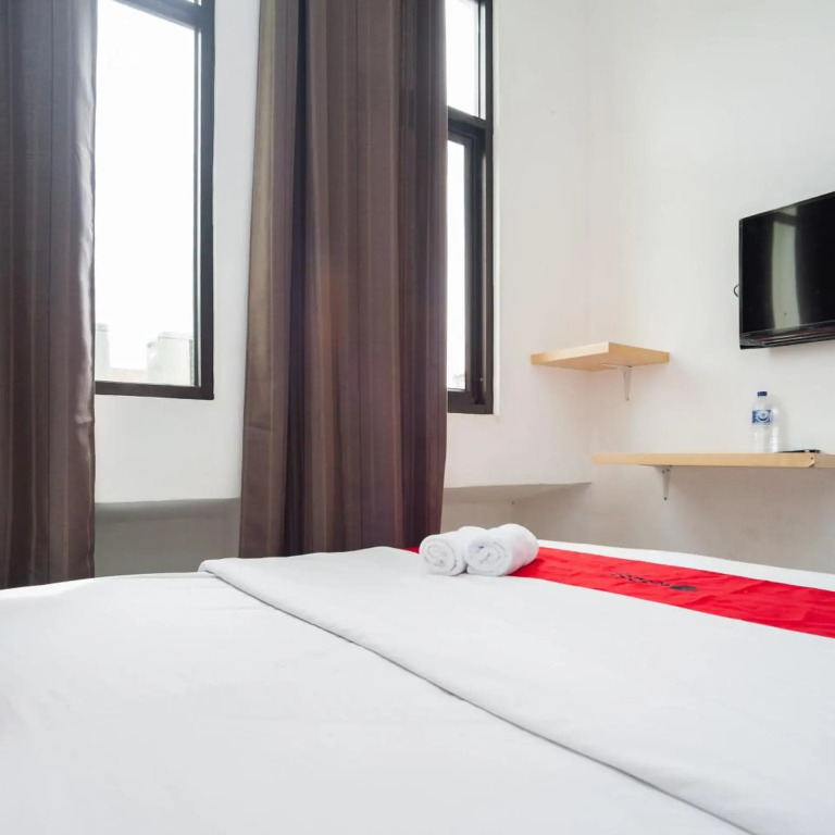 RedDoorz at Jalan Bangau Palembang