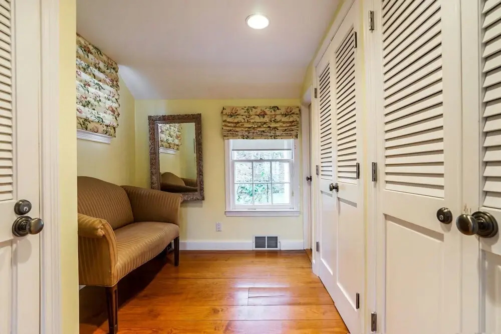 Bedford Big House w Heated Pool & Hot Tub on 4 Acres! Perfect Place to Social Distance and Stay Safe. Super-host Support, Check out our Reviews!