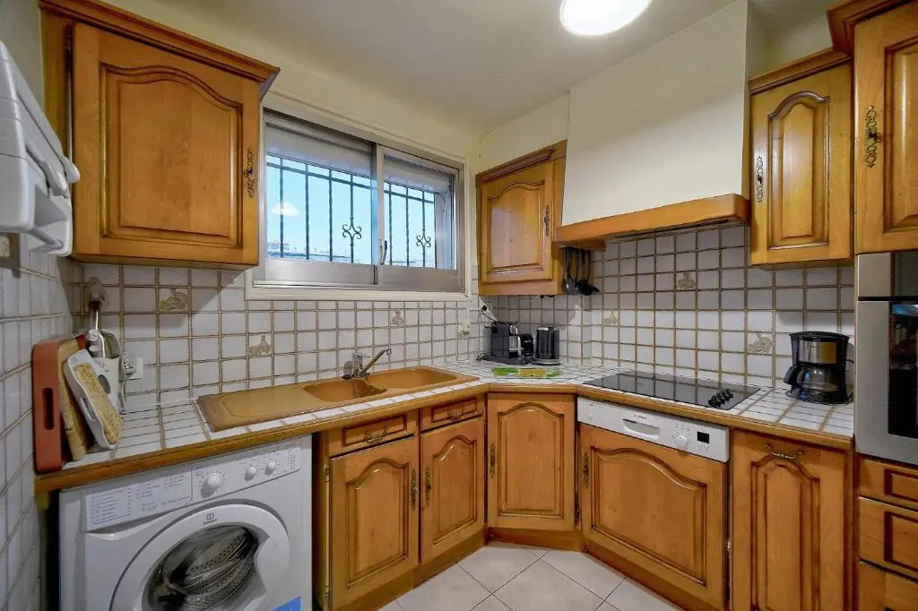 SUPERBE DUPLEX IDEALEMENT SITUE PROCHE PLAGES AVEC GRANDE TERRASSE VUE PORT !l A1B59