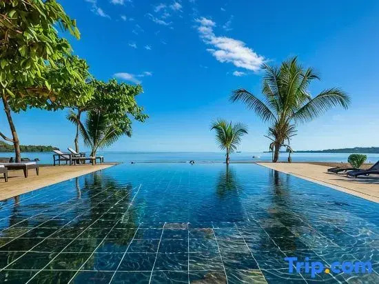 Oceanfront Luxury Villa with Private Pool