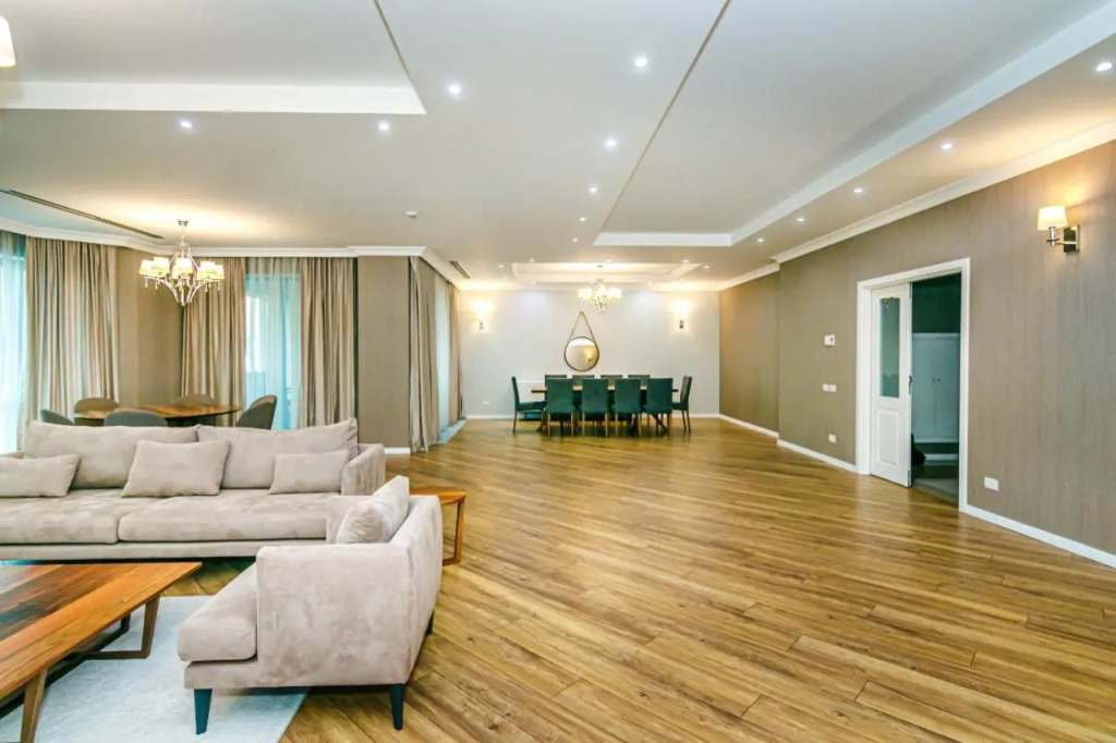 Apartment near Four Seasons