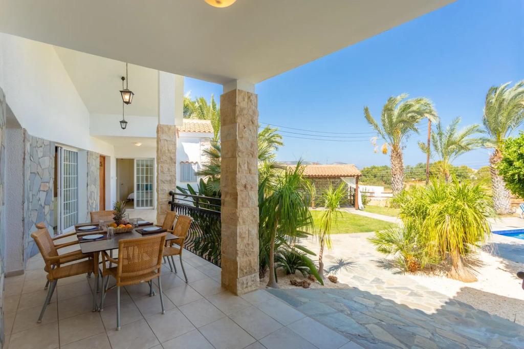 Villa Amorosa in Neo Chorio