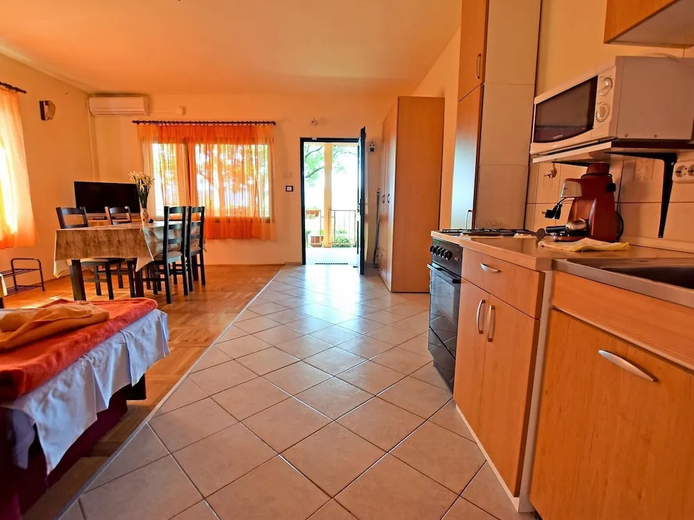 Apartments Pinka 30 M From The Sea