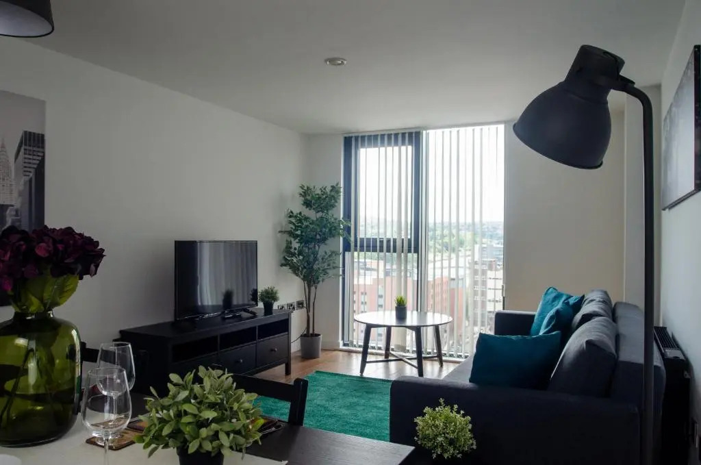 Sleeps up to 6, single beds available with perfect city centre location for work or leisure, Amazing city views!