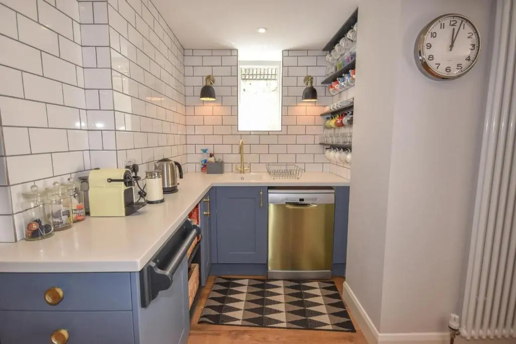 Arden Villa, sleeps 8, moments from the golden sandy beach of Ryde