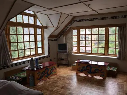 Gemoor Khar- Manor House