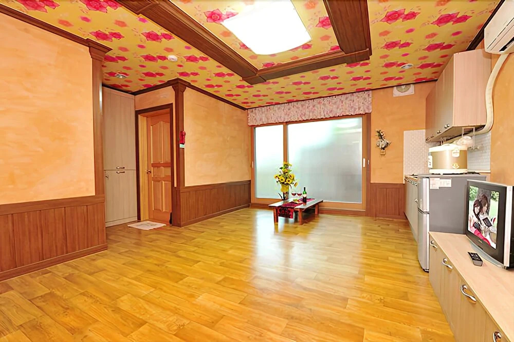 Yeongju Pusoksa Maple Road Pension