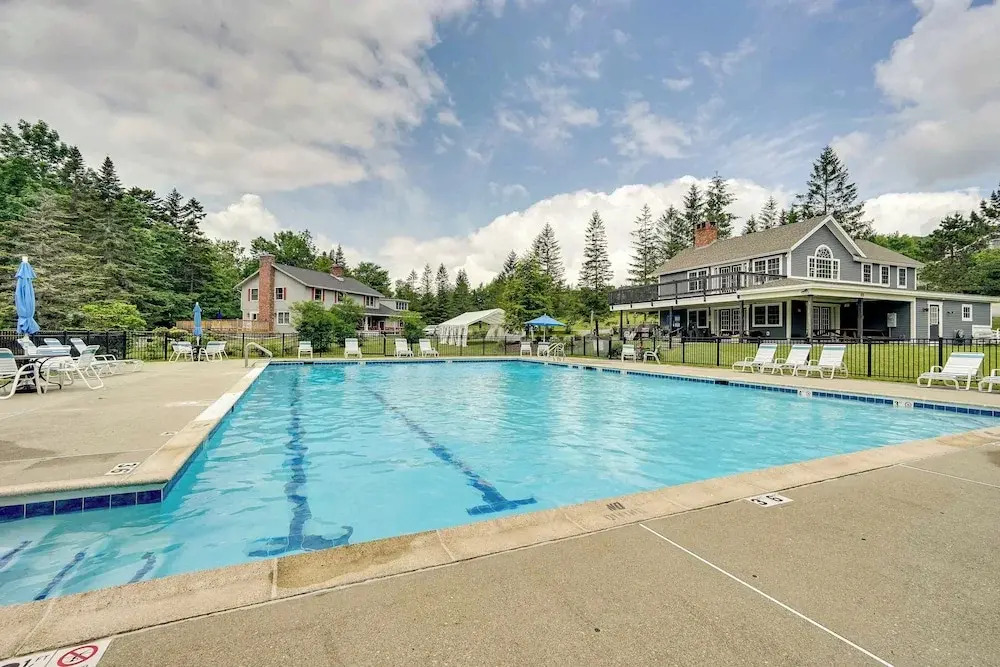 Bromley Mountain Escape w/ 2 Balconies: Hike & Ski
