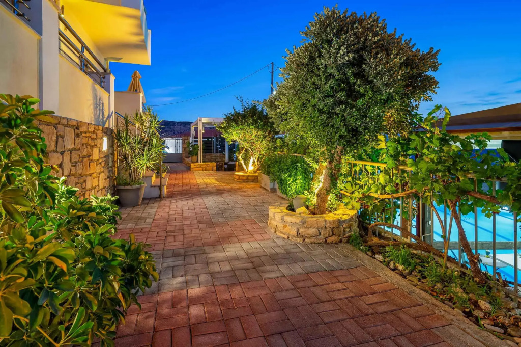 Ariadne- Apanema Studios and Apts