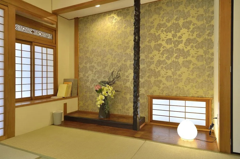 EX Kumoji Apartment