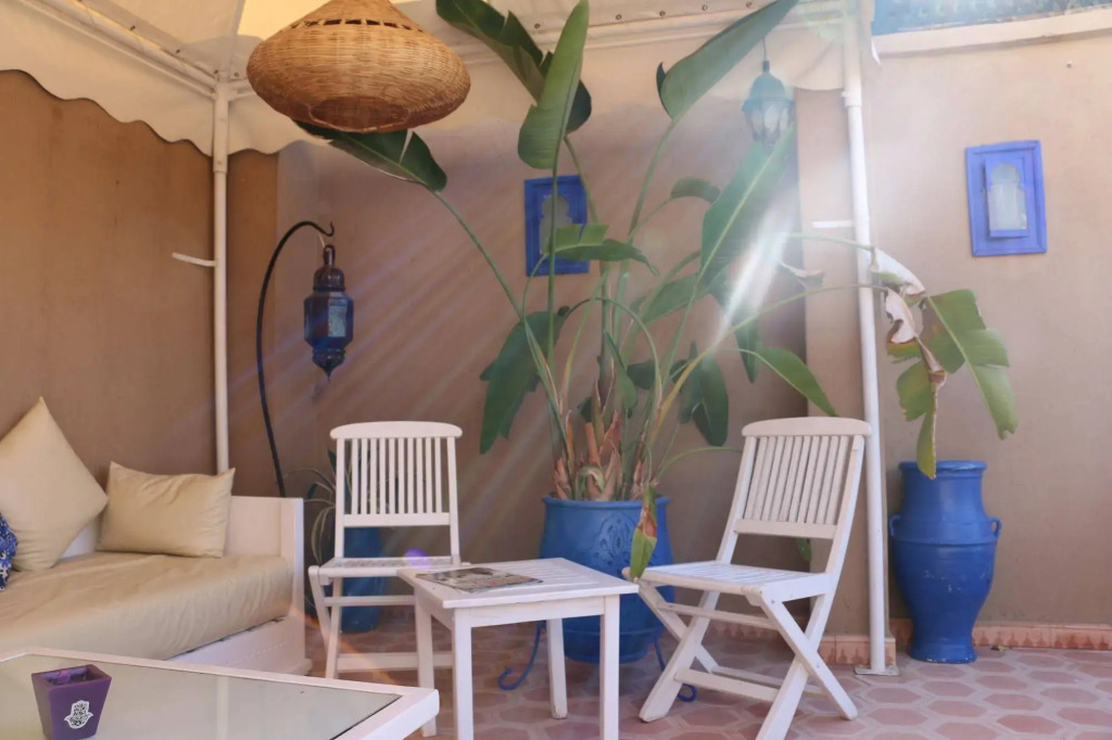 RIAD AWINATI Location Privatisée , Piscine a jets, Petit déjeuner et magnifique Rooftop avec vue a 360
