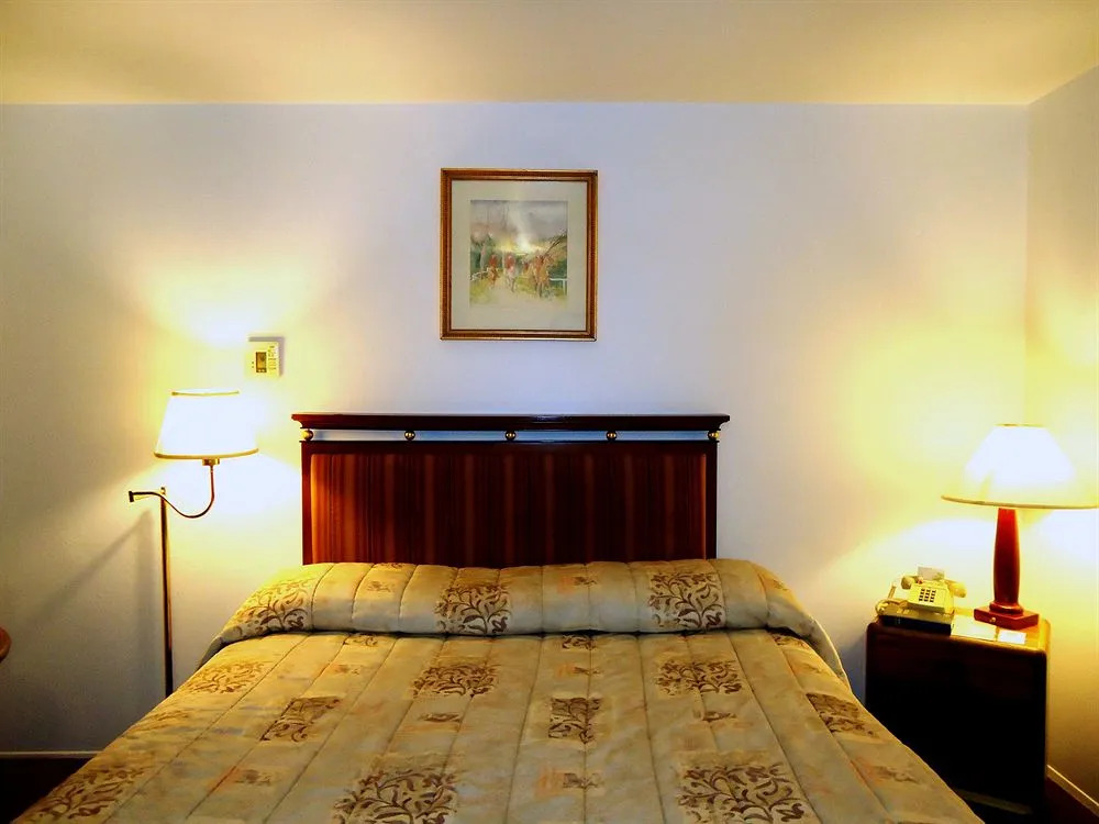 Maple Inn and Suites Los Banos