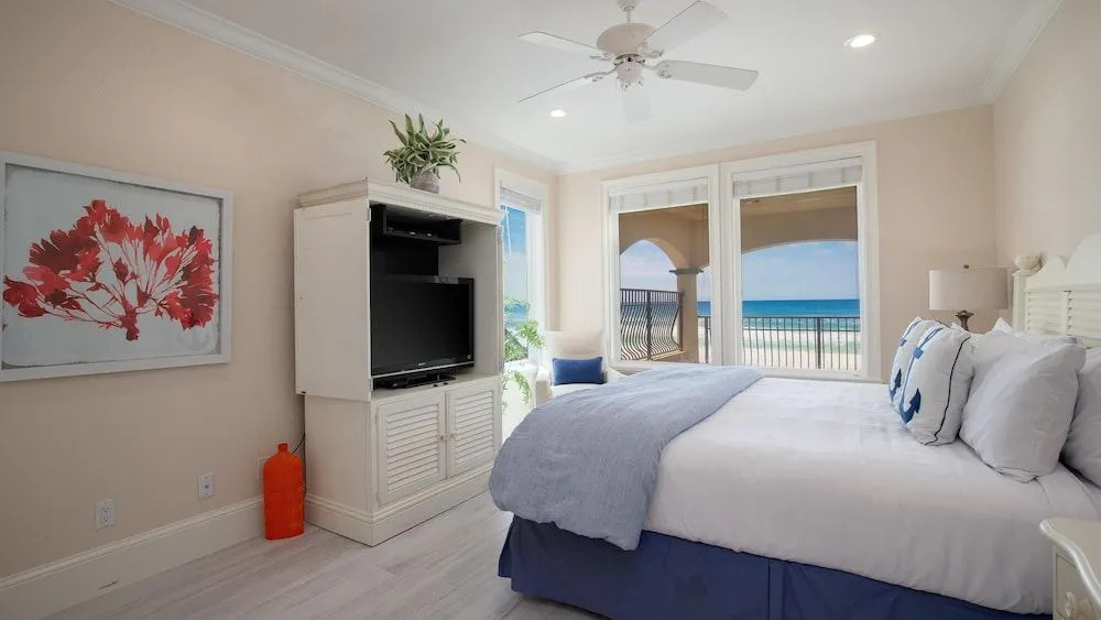 Gulf Front, Pool, Hot Tub- 2 Kitchens - Elevator